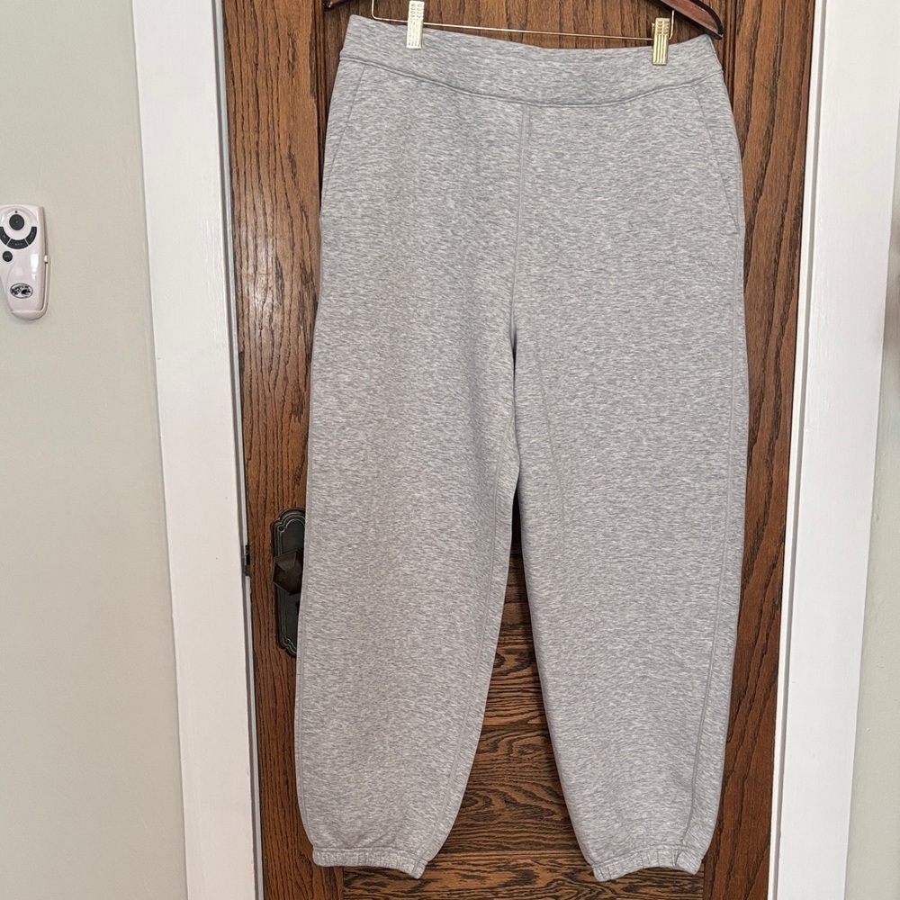 Aritzia TNA Heather Chrome Sweatpants